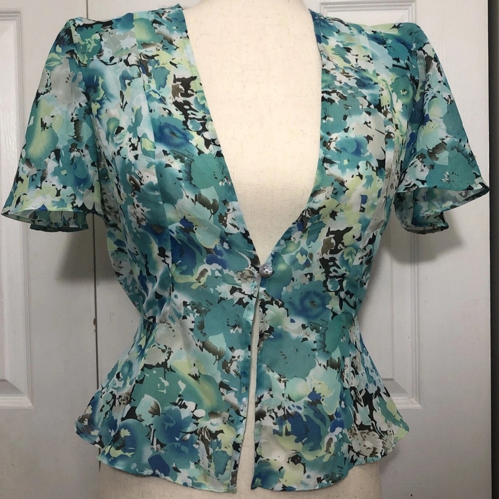 Karin Stevens single button Blouse in Blue and Green floral with Flutter Sleeves